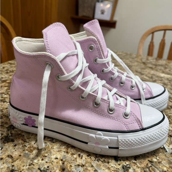CONVERSE Platform High-tops. Size 8. Pink with multicolored flowers. - Picture 1 of 6